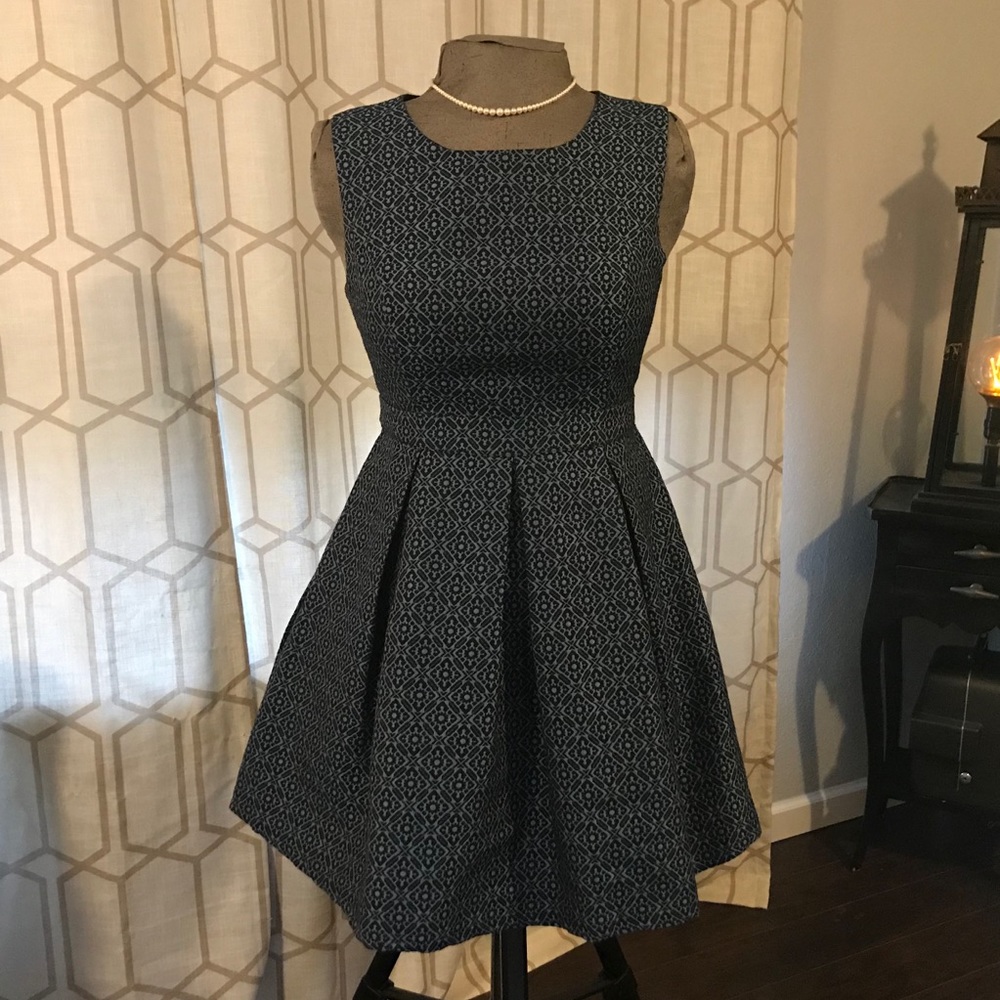 Blue key hole back midi dress